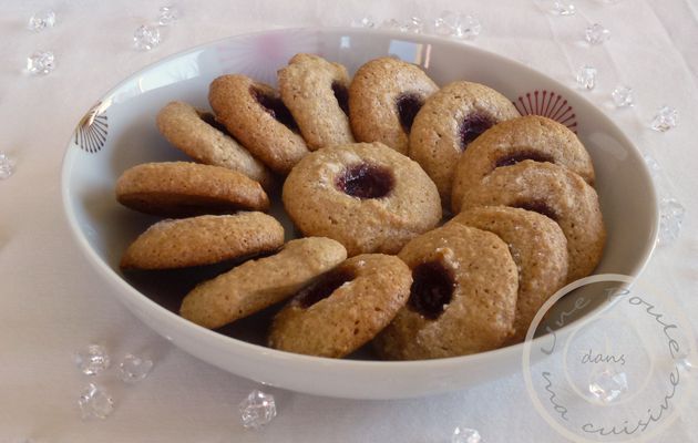 Biscuits de Noël #3 : Bouchées noix/amandes et confiture