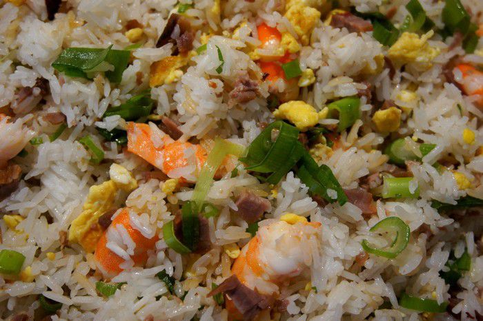 Riz cantonais aux crevettes précuites.