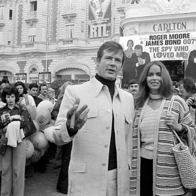 Même sa sortie est classe: Roger Moore nous quitte en plein Festival de Cannes