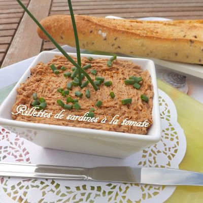 Rillettes de sardines, fromage frais ail et fines herbes, tomate et piment d'Espelette