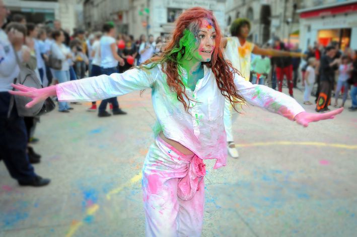 Fête des couleurs : Artonik lance la saison culturelle puissance 4 à Niort.