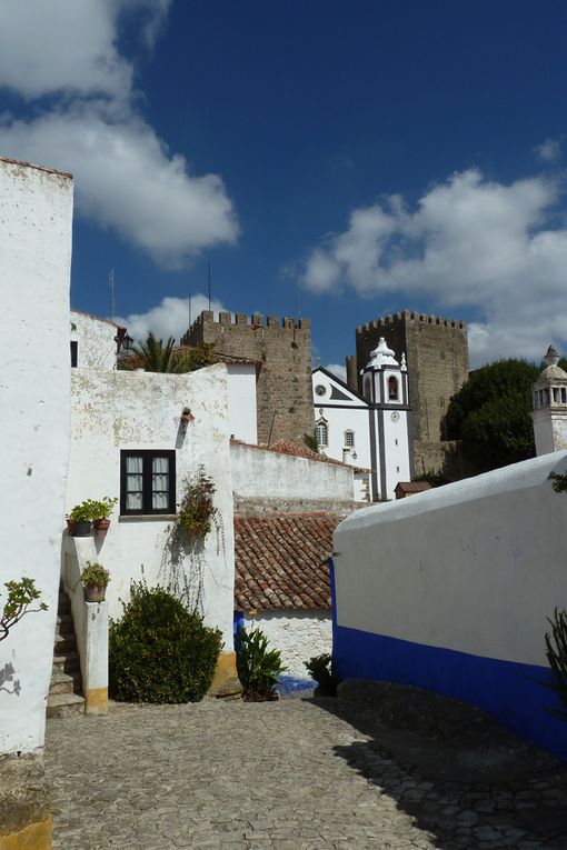 Village lumineux et coloré, très touristique, donc très visité....il faut se promener dans les ruelles pour en découvrir le charme.....