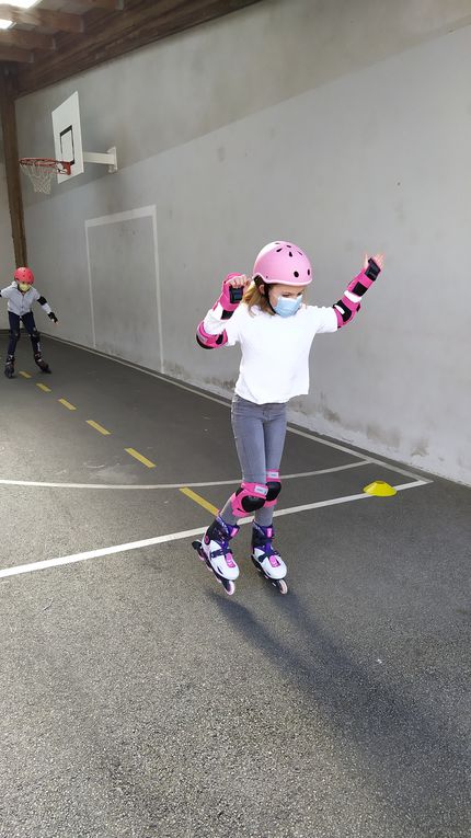 Les élèves en rollers au Loch!