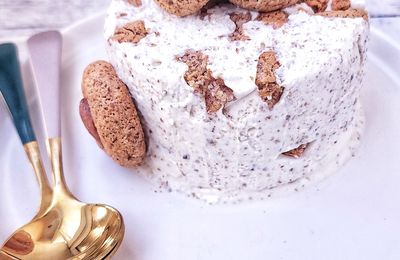 Gâteau glacé à la saveur macarons beldi 