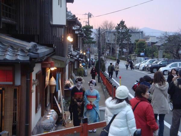 Vacances du nouvel an à Kyoto. Au programme : Daigo-ji, PAvillon d'or, Sangusangen-do, Kiyomizu-dera, Gion et Higashiyama, temple Toji et Nara... que du bonheur !