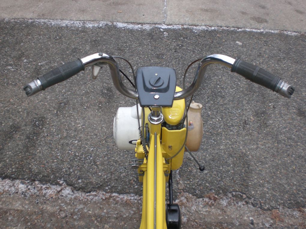 Leo's yellow 1974 Velosolex 4600 Orange County, NY, USA