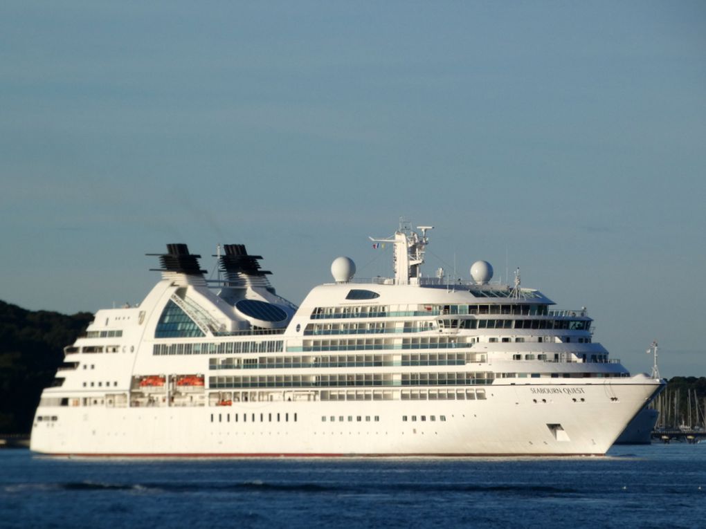 SEABOURN QUEST  , arrivant au port de Toulon le 26 avril 2023