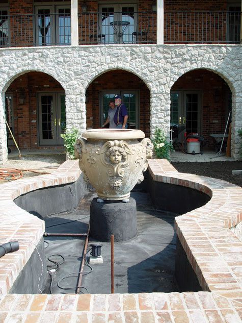 Fontaines à installer au jardin , dans un patio ou sur une terrasse , reliées à l'eau courante ou en circuit fermé . mobilis-gpe@orange.fr 