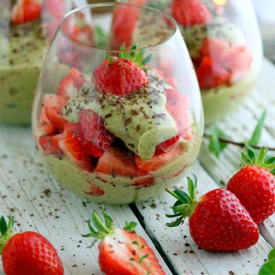 Tiramisu aux fraises et avocat (sans lactose) 