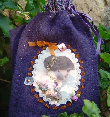 Pochette romantique- Anne-Lise - pour APN - 23 euros- ref 13