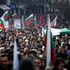 BULGARIE: APRES LA CHUTE DU GOUVERNEMENT,100000 MANIFESTANTS CONTRE LA HAUSSE DE L'ELECTRICITE ET POUR LA NATIONALISATION. L'ABSENCE DE PERSPECTIVE REVOLUTIONNAIRE FAIT LE JEU DU PS ET DES
  FASCISTES