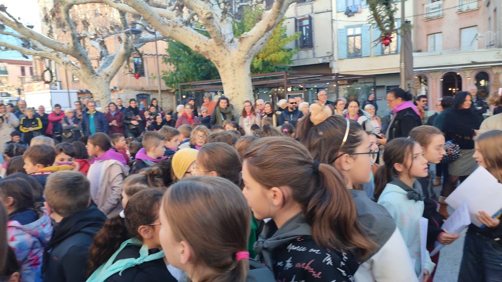 Els alumnes que aprenen català a Prada homenatgen Pompeu Fabra amb danses i cançons!