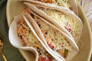 Tortillas au poulet, poivrons et ketchup