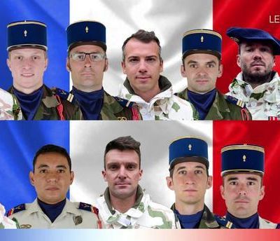 Le Fil Actu - Hommage à nos soldats : Durant la cérémonie aux Invalides, Emmanuel Macron a fait chevalier de la Légion d'honneur les 13 militaires décédés au Mali