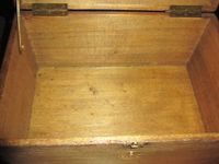 N°657 - caisse en bois avec poignée, clapet et plaque numérotée 657 en laiton (ne ferme pas) 20 x 29 x 15 cm.