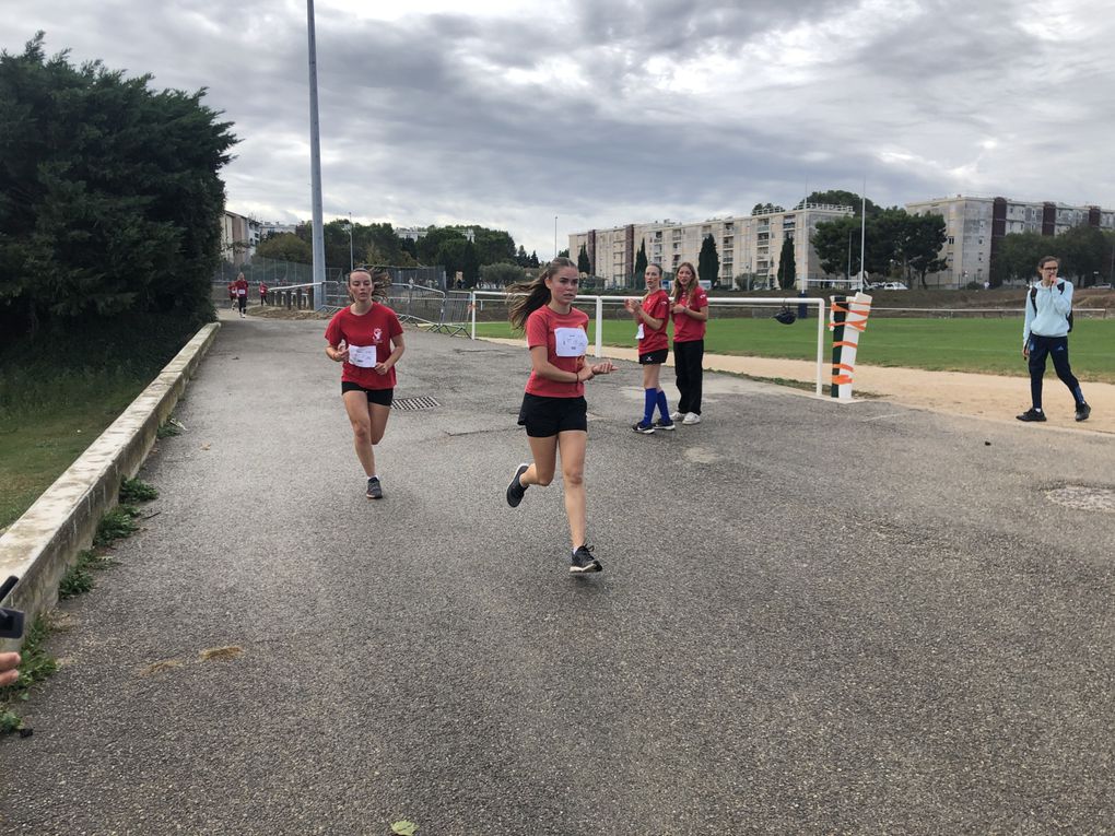 20.10.23 - CROSS SOLIDAIRE DU COLLÈGE : &quot;Nous avons déjoué la météo pour offrir à Angèle ce cadeau!&quot;