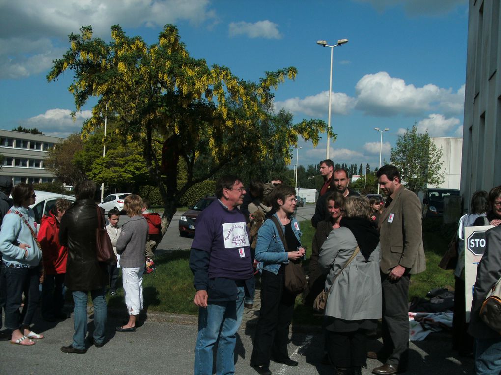 mobilisation devant l'inspection contre la fermeture des clis