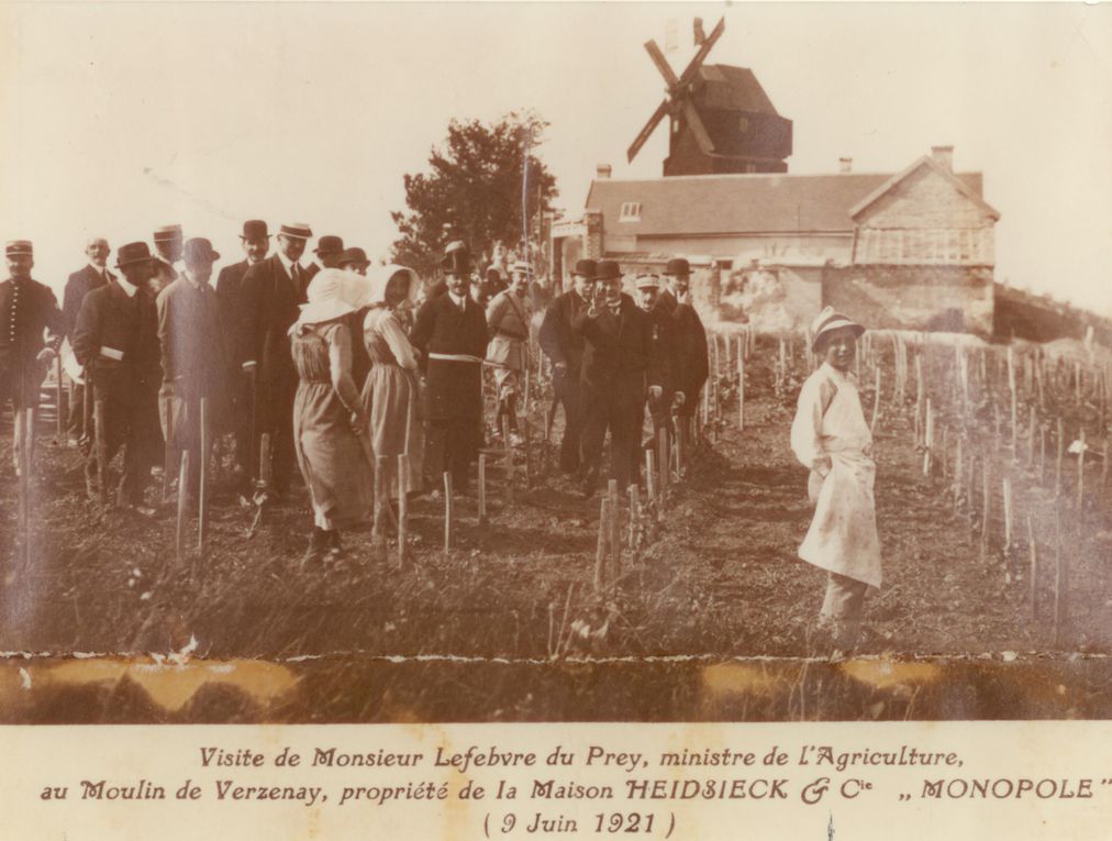 Anciennes photos de famille ou documents liés au Champagne Michel PITHOIS.