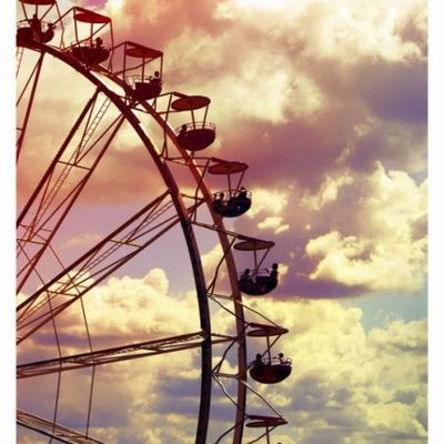 Aux arbres mouillés de Septembre, à un soleil de souvenirs. A ces mots doux, à ces mots tendres que je t'ai entendu me dire.