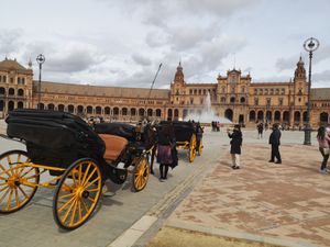 La Place d’Espagne à Séville ou 'Plaza de España' est l’un des espaces les plus spectaculaires où fut construit le bâtiment principal de l’Exposition Ibéro-américaine de 1929.
