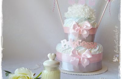 Gâteau de couches baby shower rose