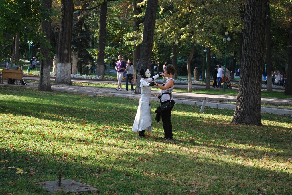 Solo dansé dans l'espace public, pour un spectateur
(Création 2009)