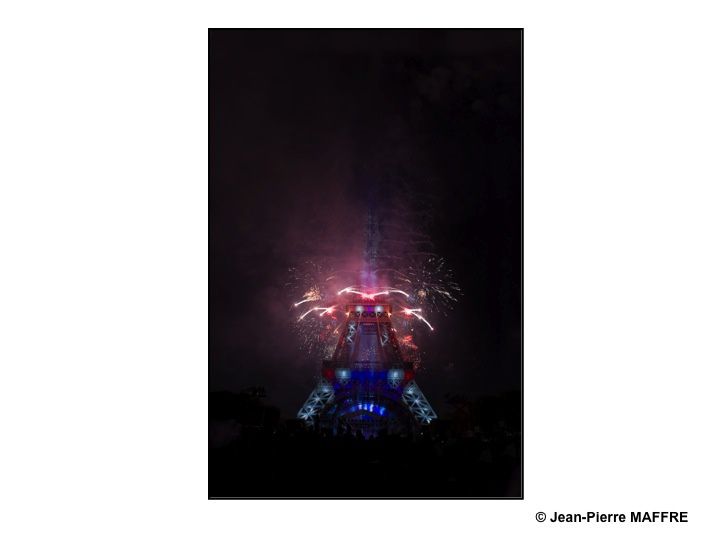 Comme pour le passage en l'an 2000, Paris a choisi la Tour Eiffel pour son traditionnel feu d'artifice du 14 juillet. Il sera difficile de trouver un meilleur endroit.