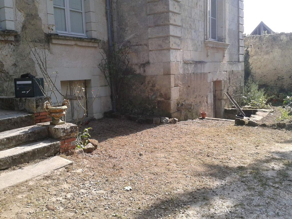 Nettoyage des abords d'un château à Baugé en Anjou