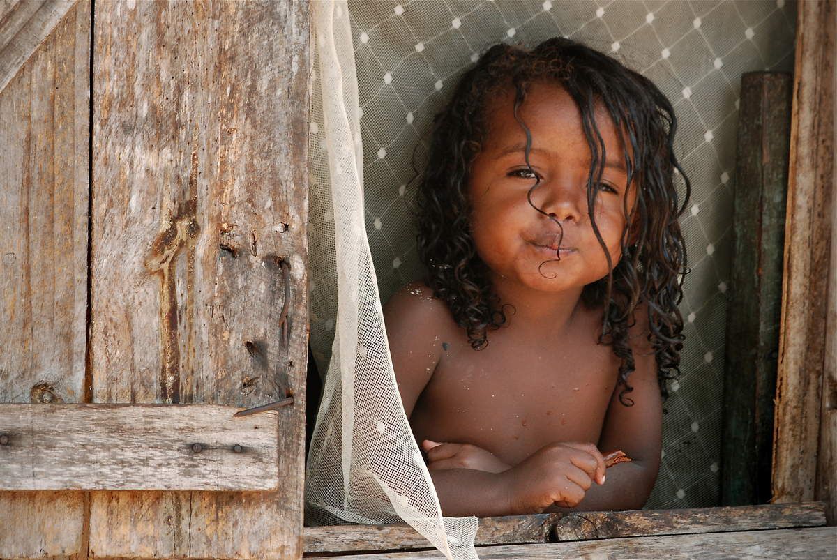 Petite Malgache rencontrée sur le Canal des Pangalanes, Madagascar (Marie-Christine Sternick)