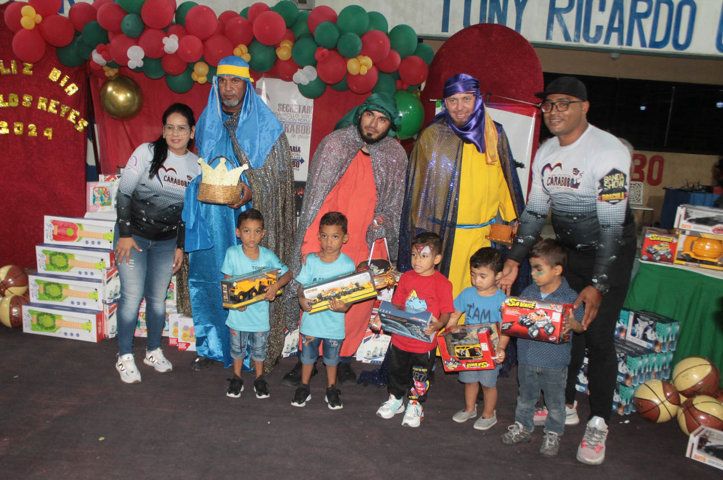 Más de 500 niños de Bella Florida al sur Valencia recibieron regalos en la bajada de los Reyes Magos