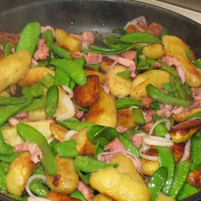 Poêlée repas : pois mange-tout et rattes du jardin
