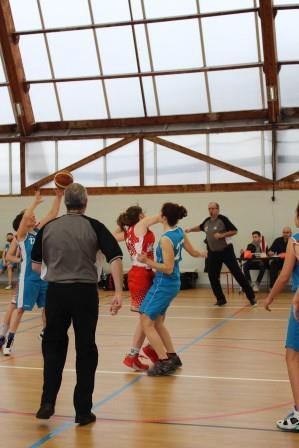 Match des seniors contre Avoine le 02-04-2016