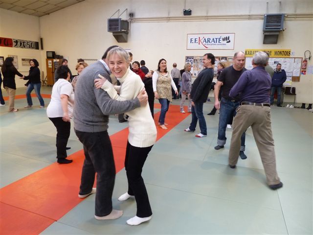 Florence Bailly initie à la Self Défense les parents des jeunes judokas
Animation des petits tigres (2002/2003) et tournoi 4 saisons (2000/2001) le 7 janvier à Mont de Marsan. Le SC Judo de st pierre avait 19 représentants sur le tapis. Un bel en