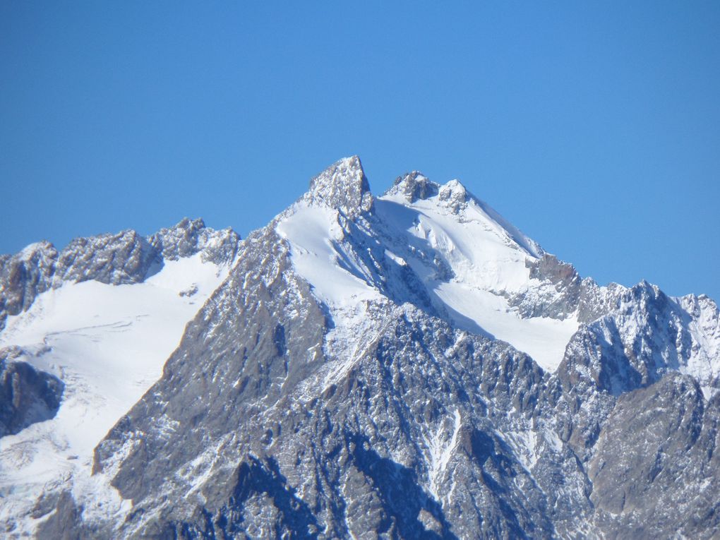 départ de Monétier (1550m) et montée au sommet de Roche Chevalier (2320m) !! Beau belvédère sur la vallée de la Guisane et le Massf des Ecrins !!