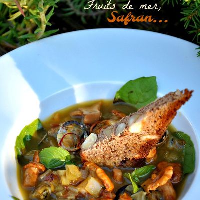 Bouillabaisse de girolles aux moules et basilic