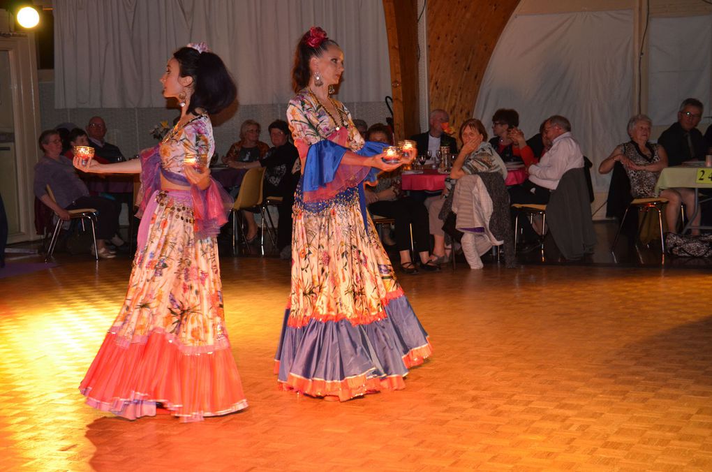 Très belle ambiance lors de la soirée Russe organisée par "Musica Danse" Ecole Scherzo de Trouy, avec l'ensemble Yulishka (Bourges) et les Ballets du Prince Igor (Paris) 