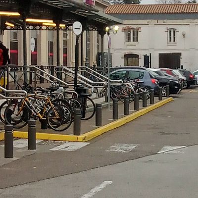 STATIONNEMENT VELO SECURISE EN GARE SNCF DE CARCASSONNE: SIGNEZ (et faites signer) LA PETITION !