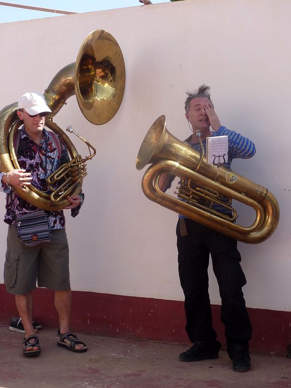 X-ANS-de-Tambour-Fanfare 2001/2011 Tambourfanfare est un projet d’échange musical franco-sénégalais entre Ngueweul Rythme et Echo des Avens/Grande Fanfare du sud de France.