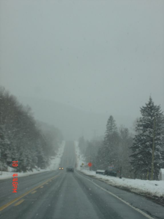 photos aléatoires de ma ville, avec des petites ou grosses bordées d'neige qui pour cette année à durer longtemps, la dernière grosse bordée du printemps ayant eu lieu à la toute fin du mois d'avril !!!