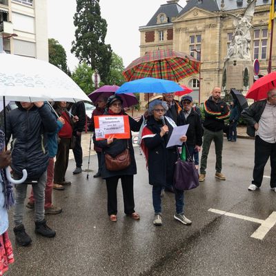 1er Mai à Elbeuf - 200 manifestants sous la pluie