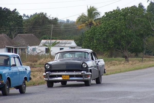 photos de Jean Charles en voyage à Cuba, des américaines bien sûr mais aussi des françaises !! 
pas toujours facile de prendre des photos dans un car en croisant les voitures... certaines photos vous permettent aussi de voir le paysage