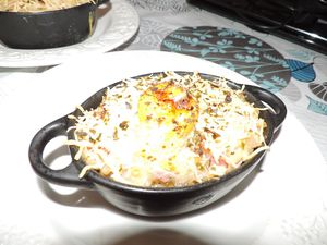 Oeufs cocote de pâtes Carbonara