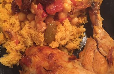 Tajine poulet, pois chiches et raisins secs