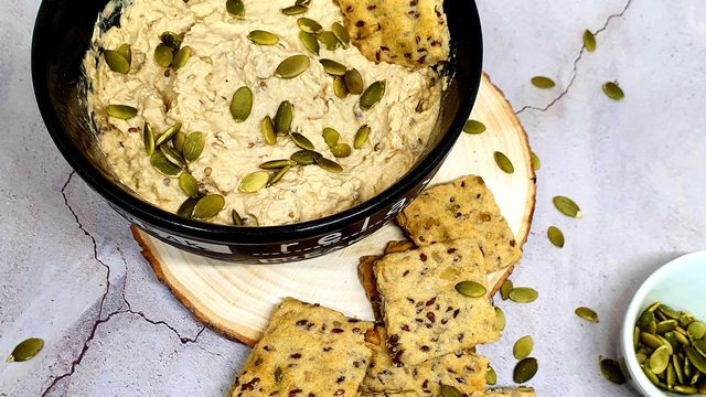 Crémeux d'aubergine et crackers aux graines