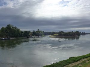 La Loire, ancien relais, barques vers Chalonnes/Loire