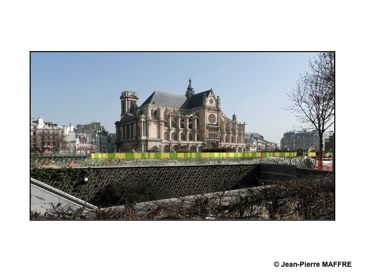 Avant l’apparition de la Canopée, profitons de cette vision éphémère du chantier de la démolition du site réalisé dans les années 1980. A suivre…