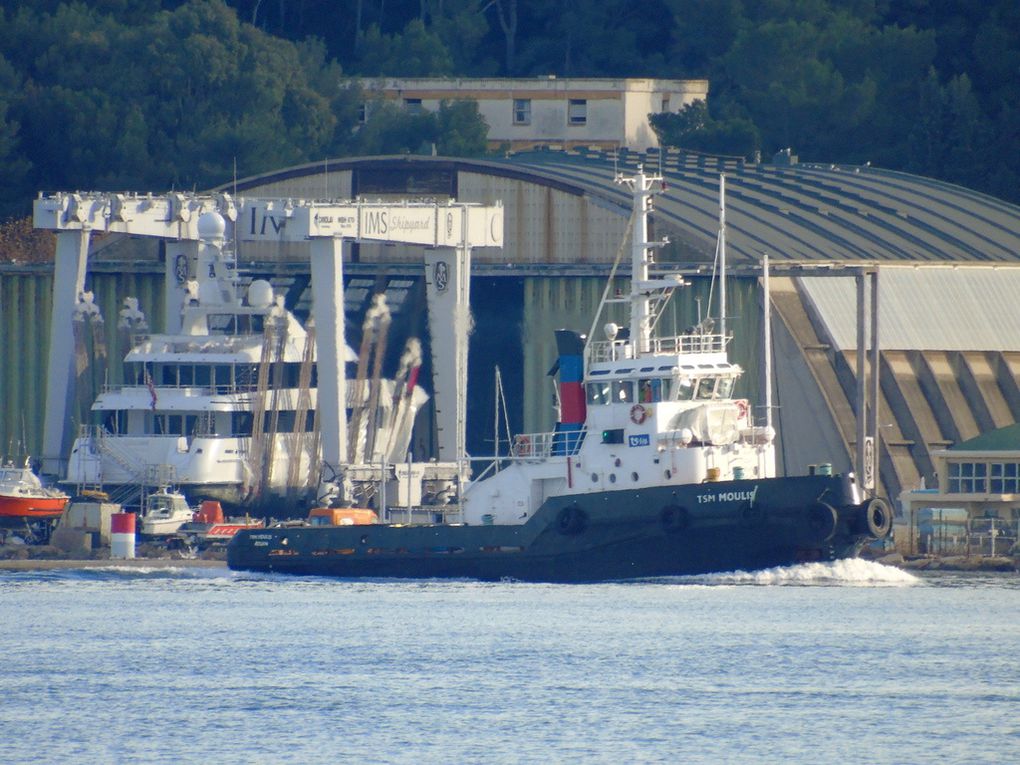  " TSM   MOULIS " , remorqueur du port de Sète , arrivant à Toulon /la Seyne sur mer le 01 décembre 2018