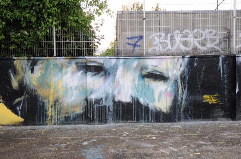 Première escapade nocturne dans Strasbourg et immortalisation de graffitis.