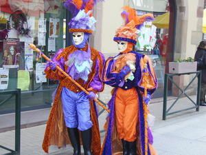 Jusqu'à 140 personnes costumées dans les rues de Rosheim. Manifestation organisée par l'association des professionnels du canton de Rosheim