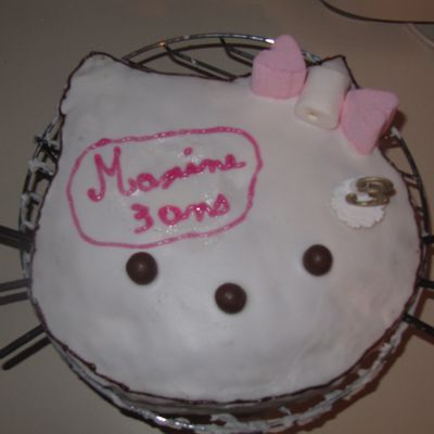 le gâteau d'anniversaire hello kitty de ma puce